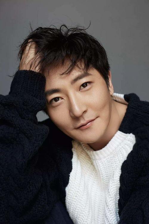 演员陆毅老婆照片,美丽动人,幸福满满